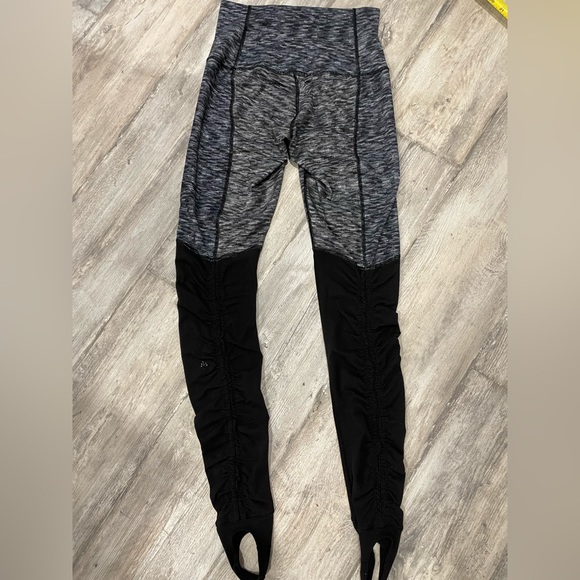 Lululemon Wunder Under Stirrup Leggings - Picture 3 of 13